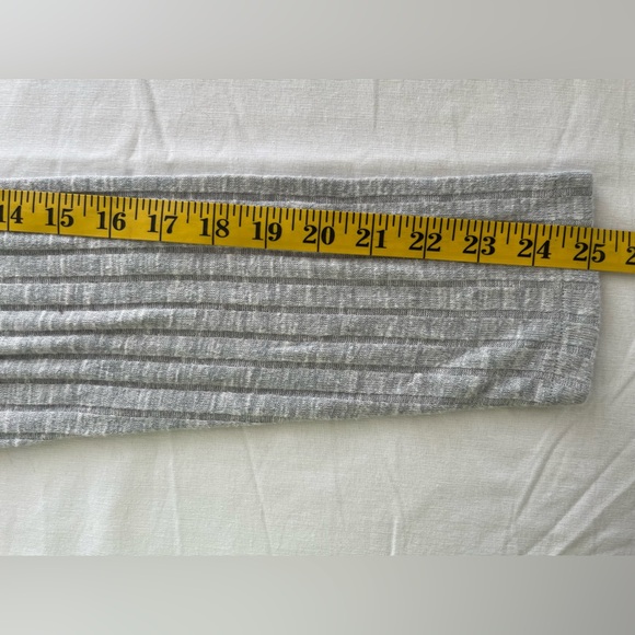 Livi Gray V-Neck Ribbed Women's Top Size 14/16 - Picture 8 of 8